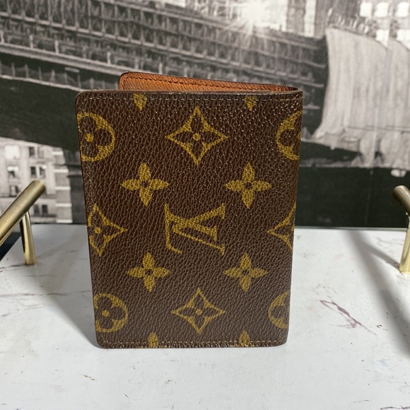 Authentic Louis Vuitton Monogram Card Holder - Picture 2 of 12